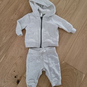 Newborn sweatsuit set